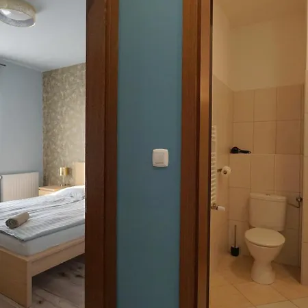 Club218 Wellness Апартаменты *