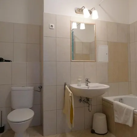Club218 Wellness Апартаменты Шиофок